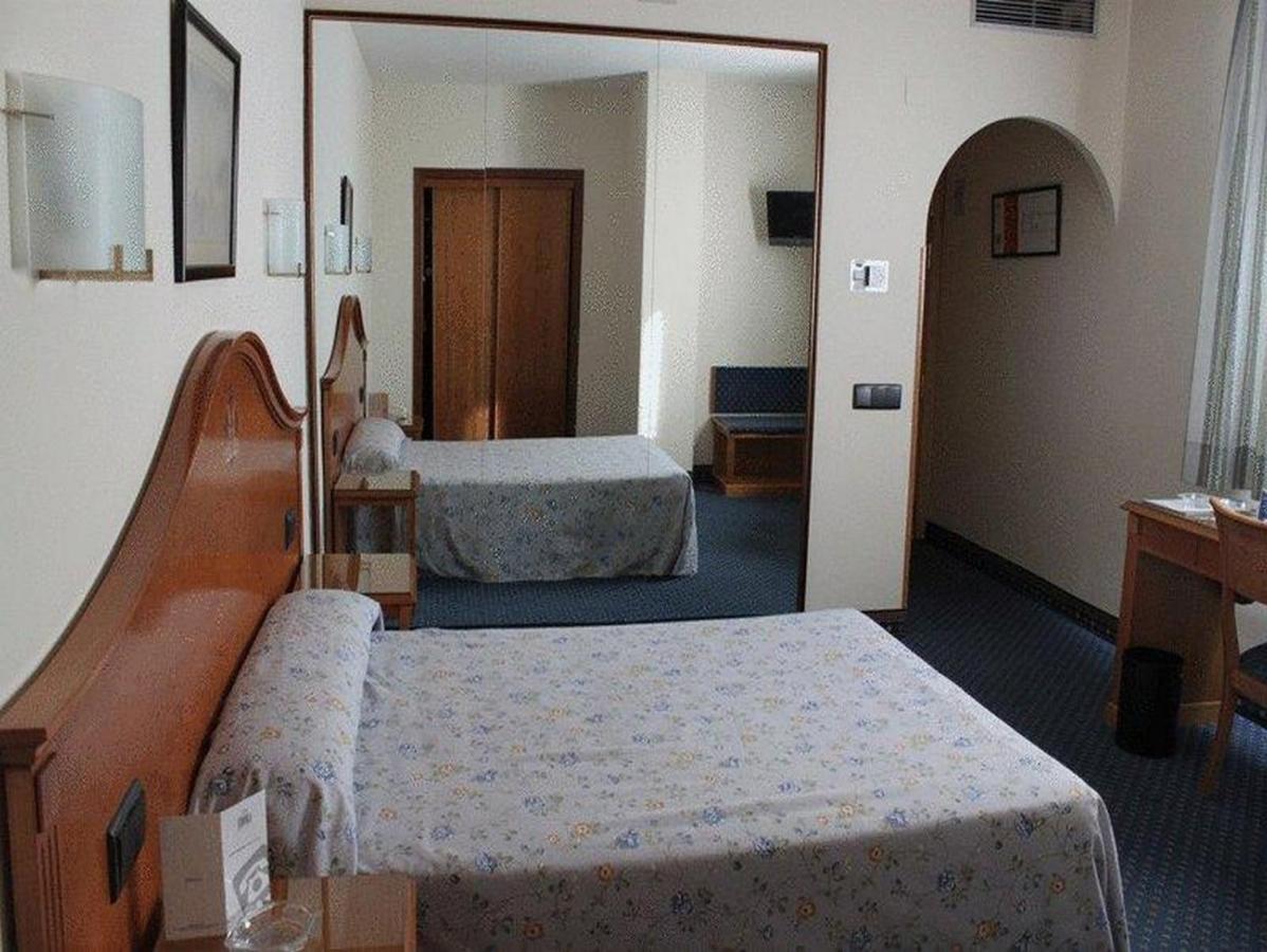 Hotel Ebora By Vivere Stays ตาลาเวรา เดลา เรย์นา ภายนอก รูปภาพ