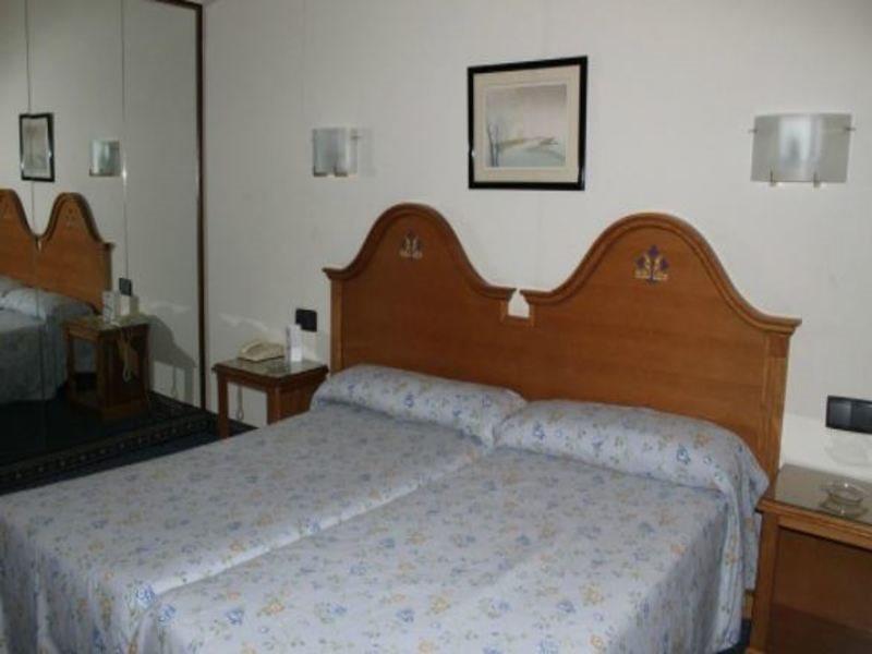Hotel Ebora By Vivere Stays ตาลาเวรา เดลา เรย์นา ภายนอก รูปภาพ