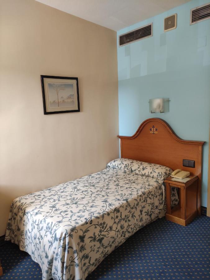 Hotel Ebora By Vivere Stays ตาลาเวรา เดลา เรย์นา ภายนอก รูปภาพ