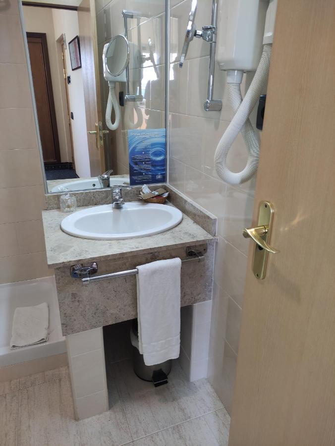 Hotel Ebora By Vivere Stays ตาลาเวรา เดลา เรย์นา ภายนอก รูปภาพ