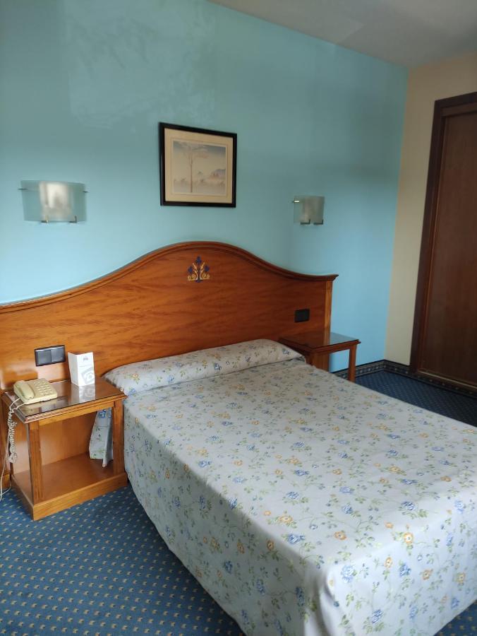 Hotel Ebora By Vivere Stays ตาลาเวรา เดลา เรย์นา ภายนอก รูปภาพ